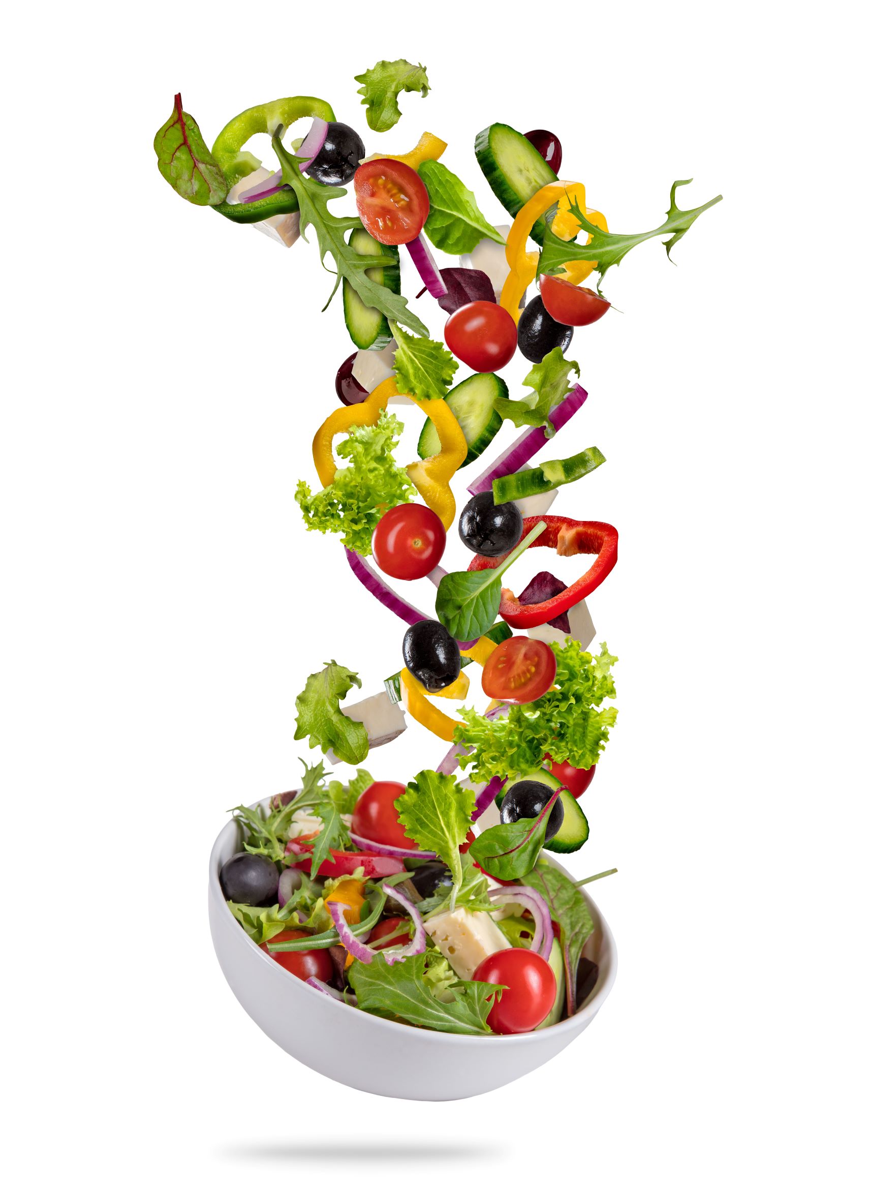 Ernährung als Basis für gesunde Knochen: Bunter Salat in weißer Schüssel